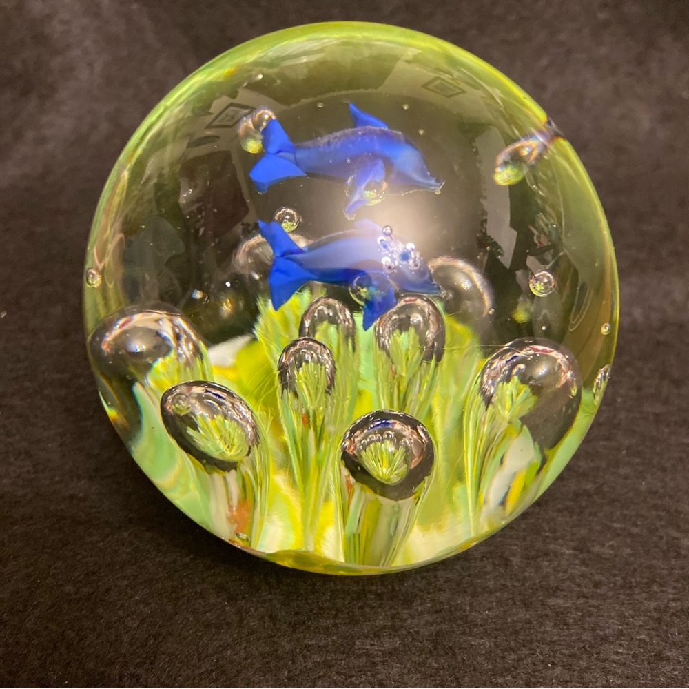 Vintage Glass Underwater Theme With Duo Blue Dolphins Paperweight. - Picture 2 of 6
